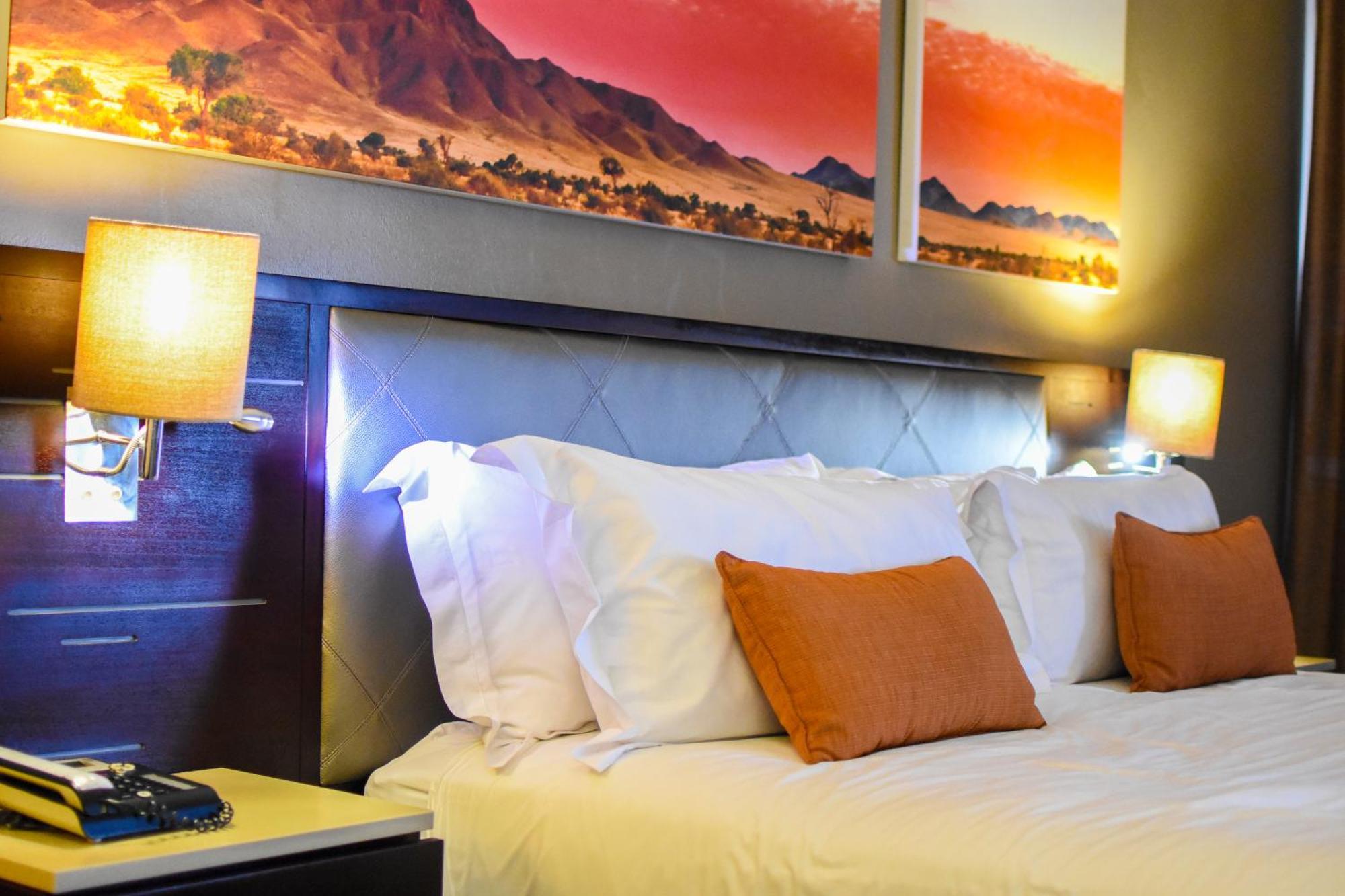 Cresta Mahalapye Hotel Bagian luar foto