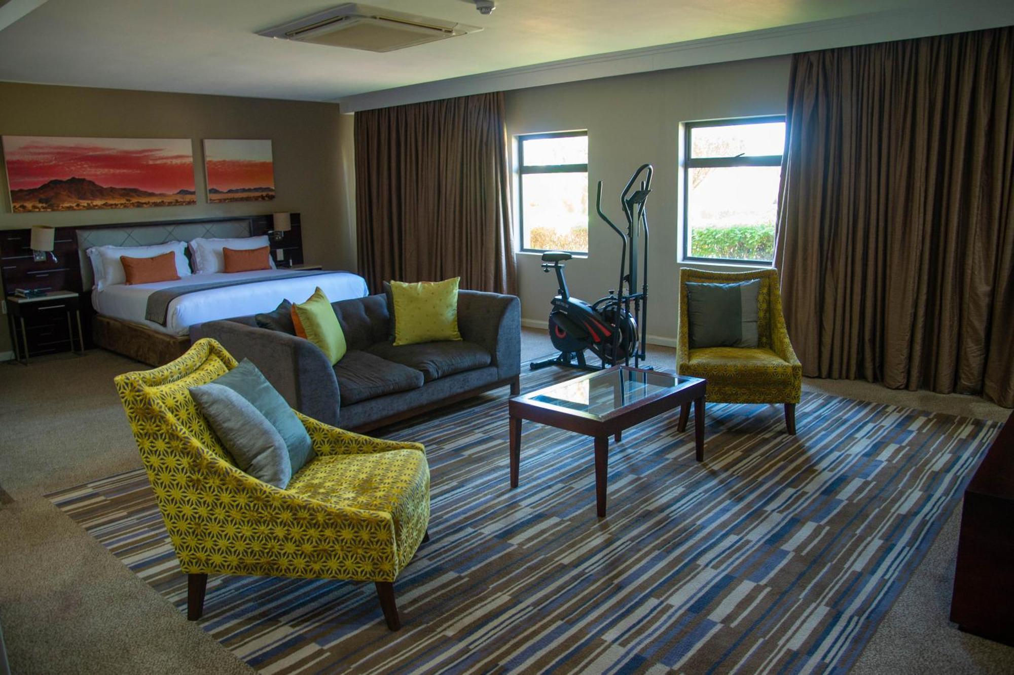 Cresta Mahalapye Hotel Bagian luar foto